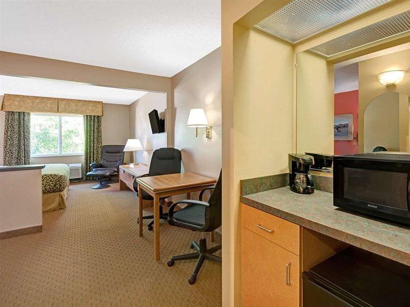 Days Inn & Suites By Wyndham Airport Albuquerque Zewnętrze zdjęcie