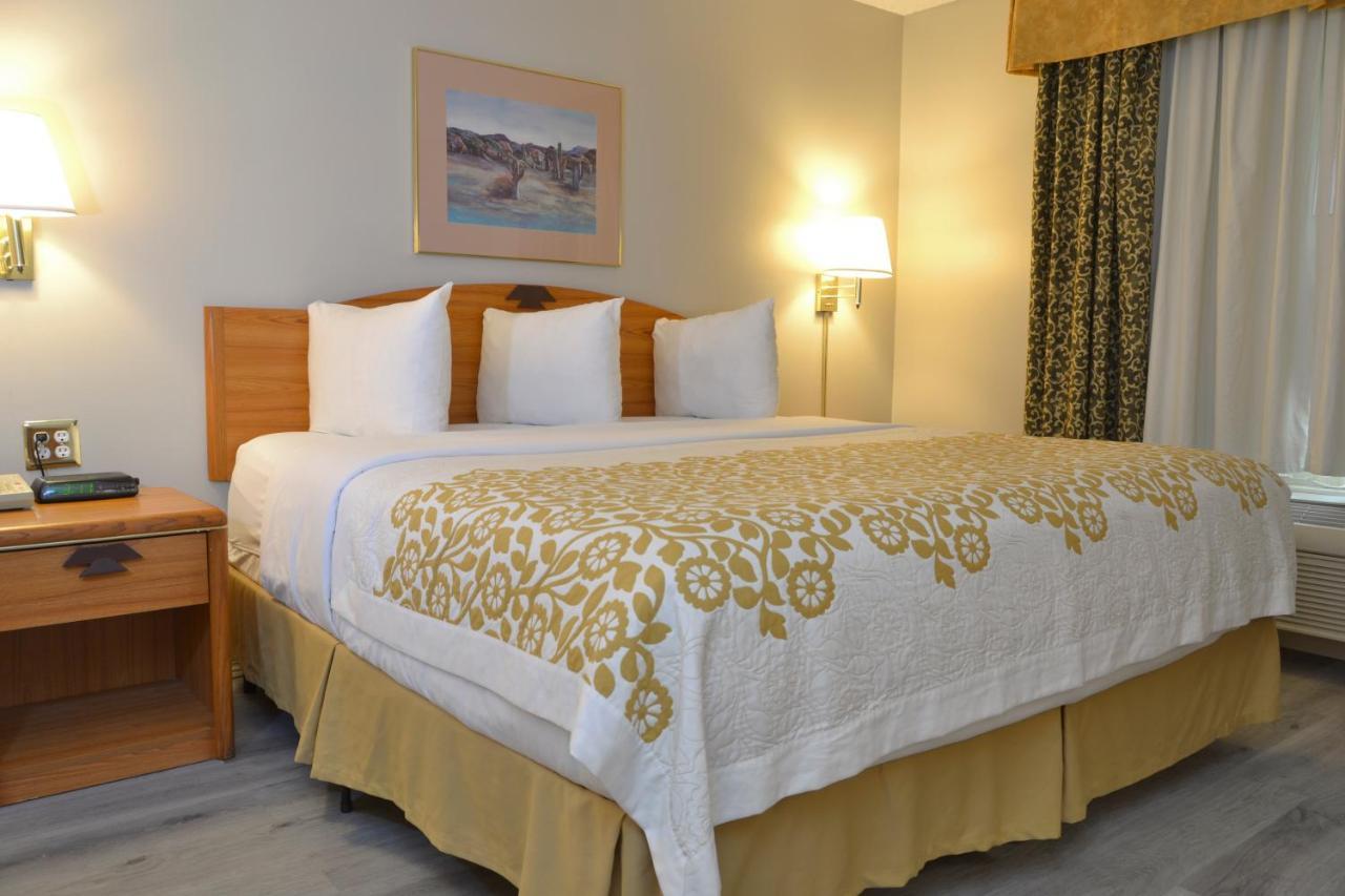 Days Inn & Suites By Wyndham Airport Albuquerque Zewnętrze zdjęcie