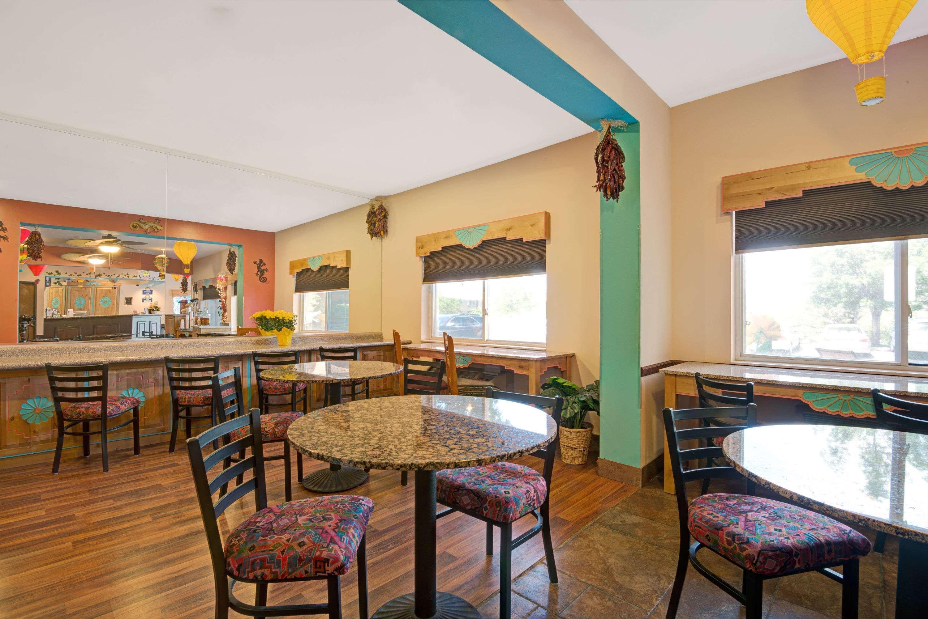 Days Inn & Suites By Wyndham Airport Albuquerque Zewnętrze zdjęcie